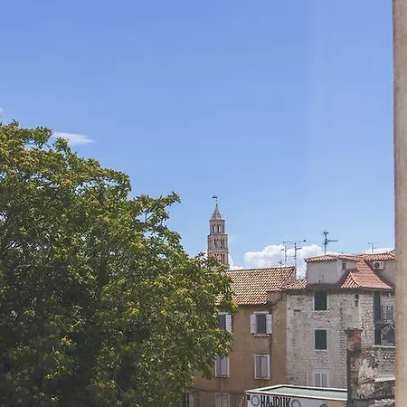 Bed & Atmosphere Split