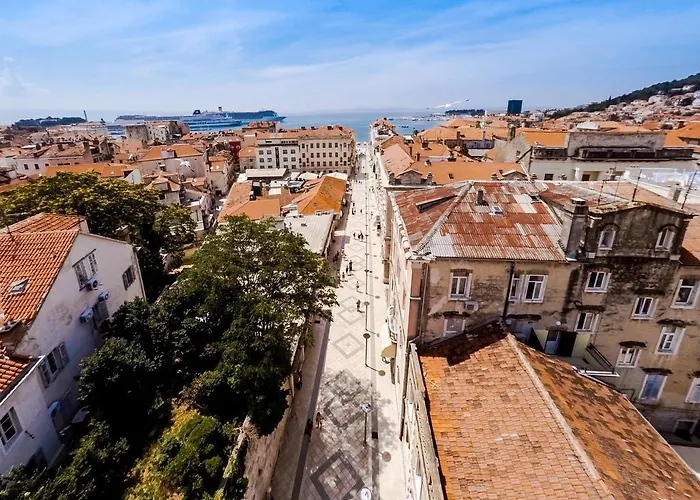 Bed & Atmosphere Split