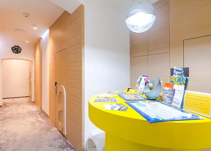 Bed & Atmosphere Split