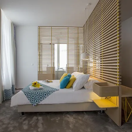 Bed & Atmosphere 4*