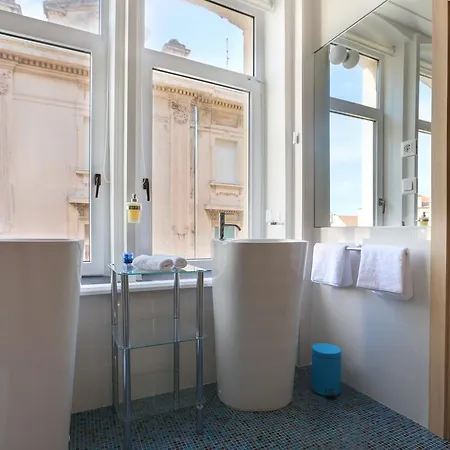 Bed & Atmosphere בית הארחה