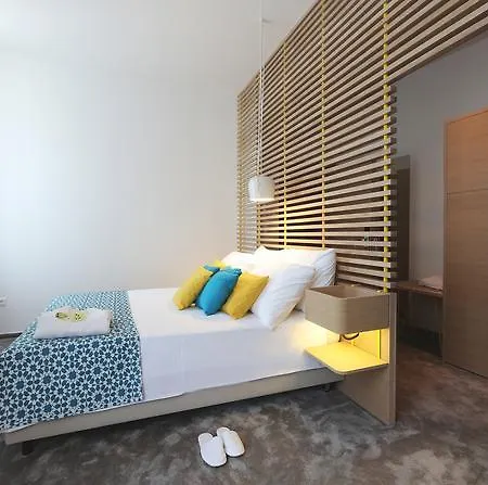 Bed & Atmosphere בית הארחה